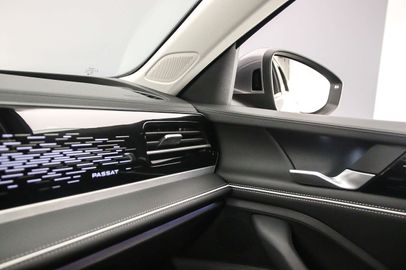 Car image 36