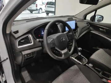 Car image 30