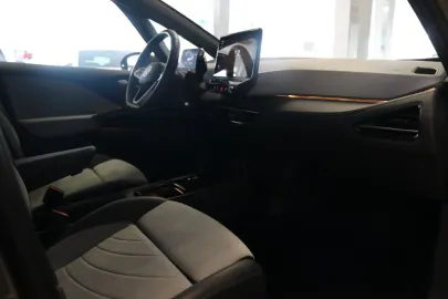 Car image 36