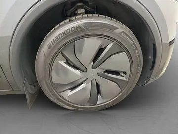 Car image 35
