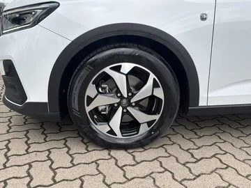 Car image 28