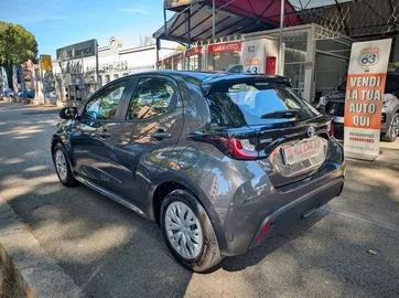 Car image 3