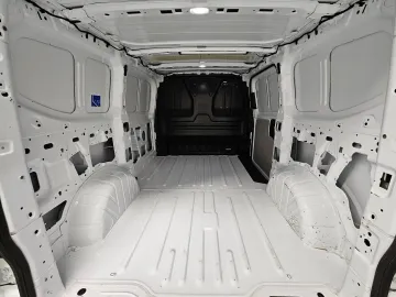 Car image 34