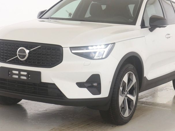 Volvo XC40 Plus Dark 145 kW image number 3