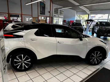 Car image 3