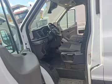 Car image 36