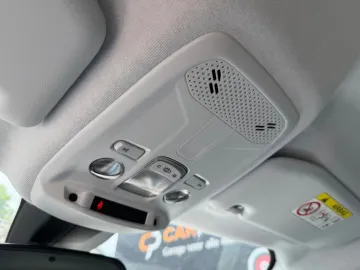 Car image 34