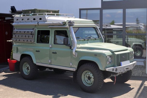 Land Rover Defender 110 90 kW image number 3