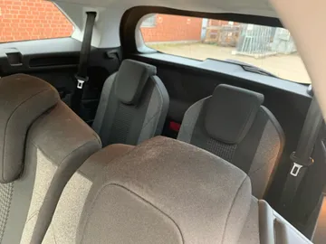 Car image 29
