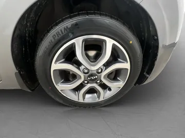 Car image 29