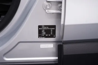 Car image 30