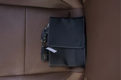 Car image 34