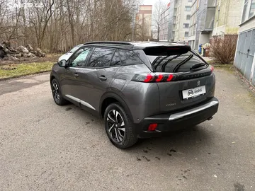 Car image 5