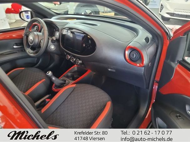 Toyota Aygo X 1.0 53 kW image number 13