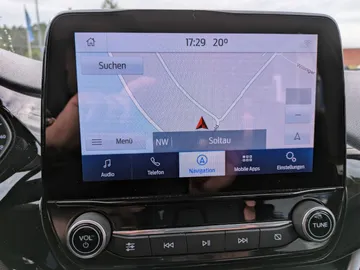 Car image 19