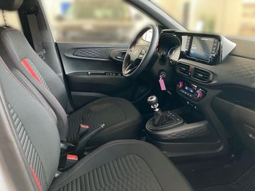 Car image 14