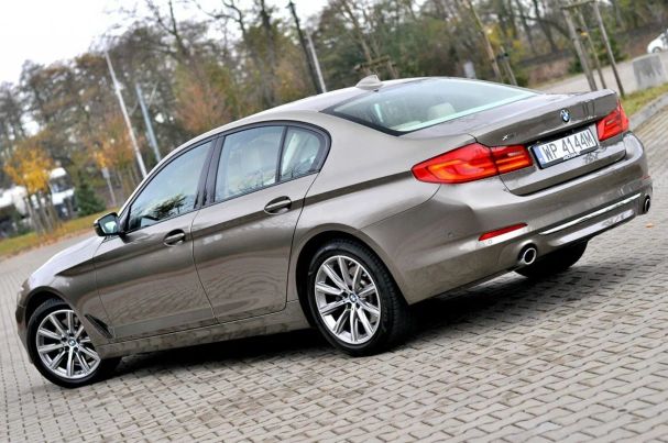 BMW 520d Luxury Line xDrive 140 kW image number 4