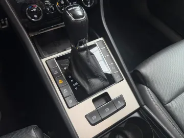 Car image 35