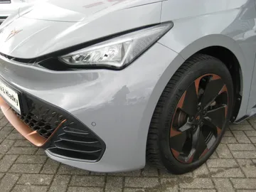 Car image 30