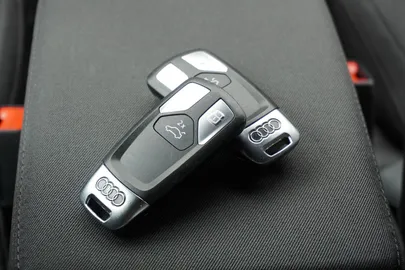 Car image 30