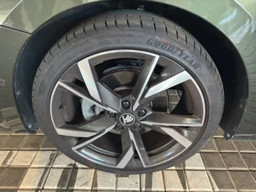 Car image 29