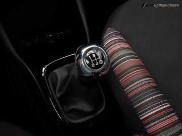 Car image 24