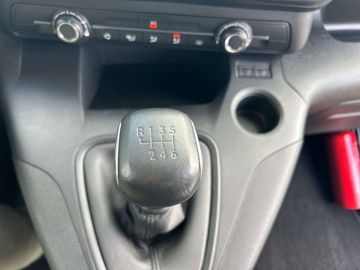 Car image 26