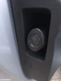 Car image 35