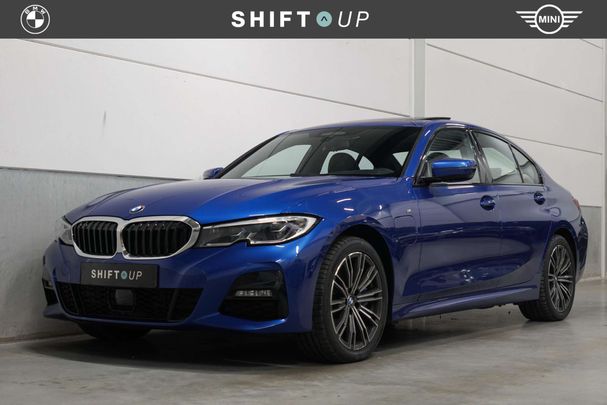 BMW 330e M Sport 215 kW image number 1