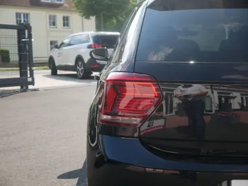 Car image 40