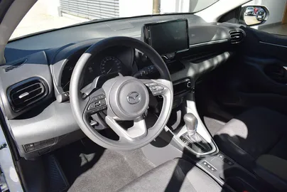 Car image 24