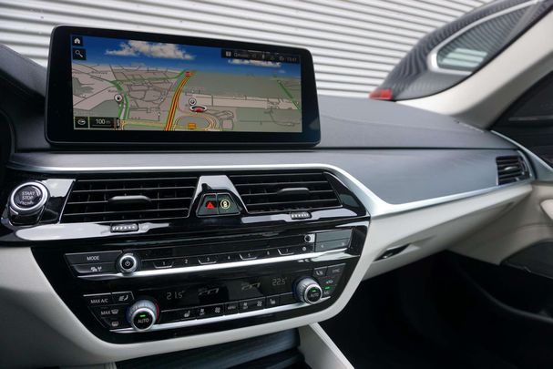 BMW 530i Touring xDrive 185 kW image number 11