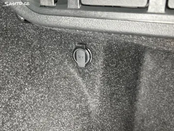 Car image 29