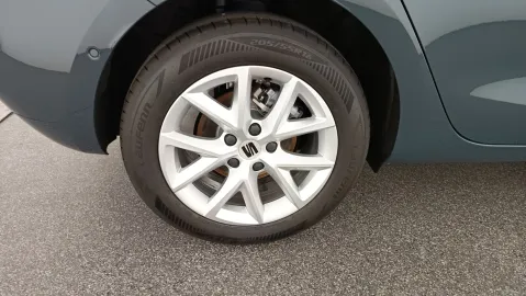 Car image 27