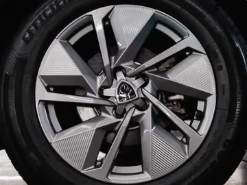 Car image 27