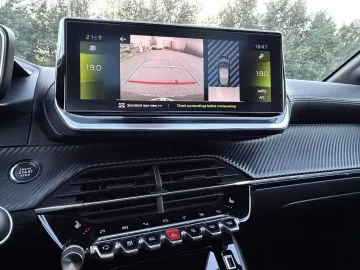 Car image 26