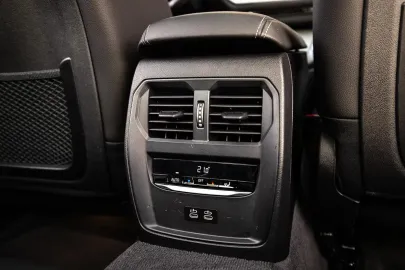 Car image 32