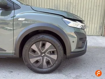 Car image 30