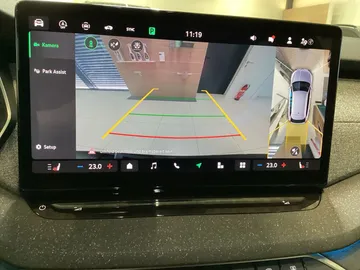 Car image 17