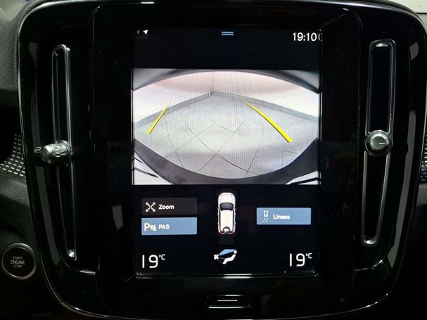 Volvo XC40 Recharge R T4 Design 155 kW image number 13