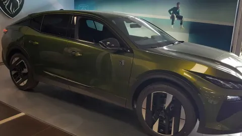 Car image 3