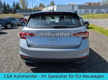 Car image 16