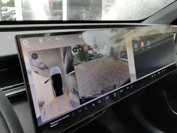 Car image 25