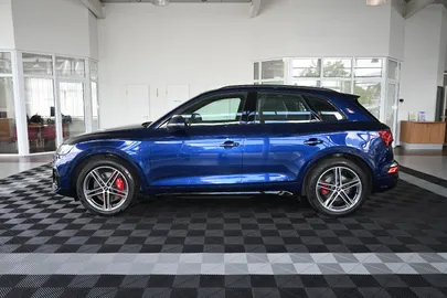 Car image 5