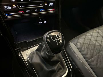 Car image 30