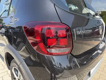 Car image 37