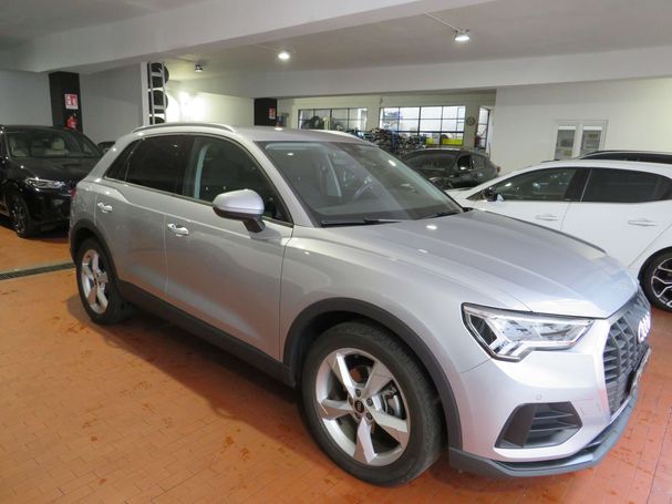 Audi Q3 35 TDI quattro S tronic Business 110 kW image number 2