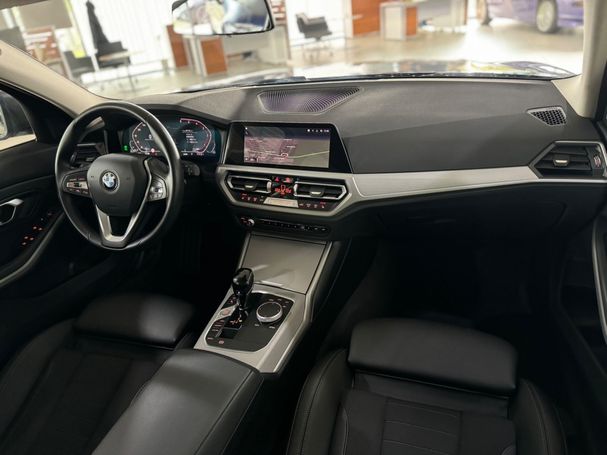 BMW 320d Touring xDrive 140 kW image number 37