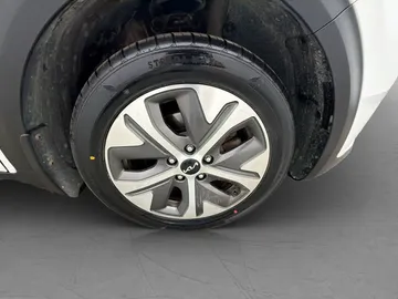 Car image 28