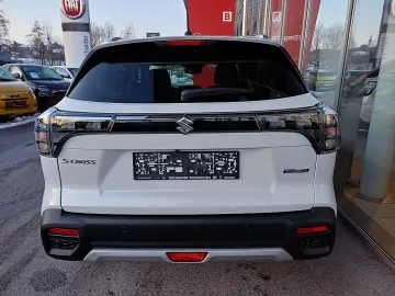 Car image 3